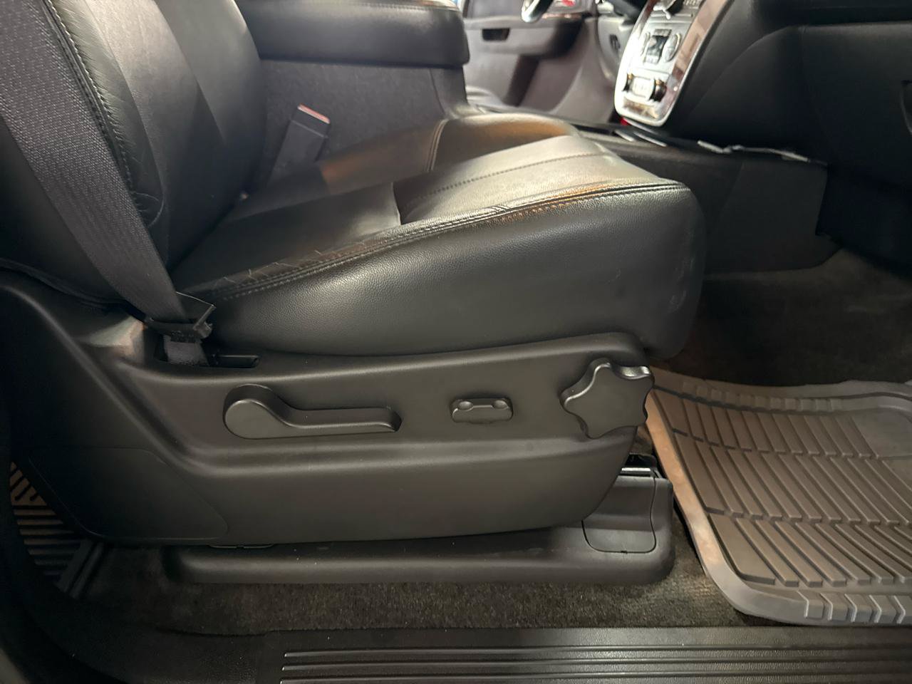 Used 2012 Chevrolet Avalanche LT AWD/4WD image 49