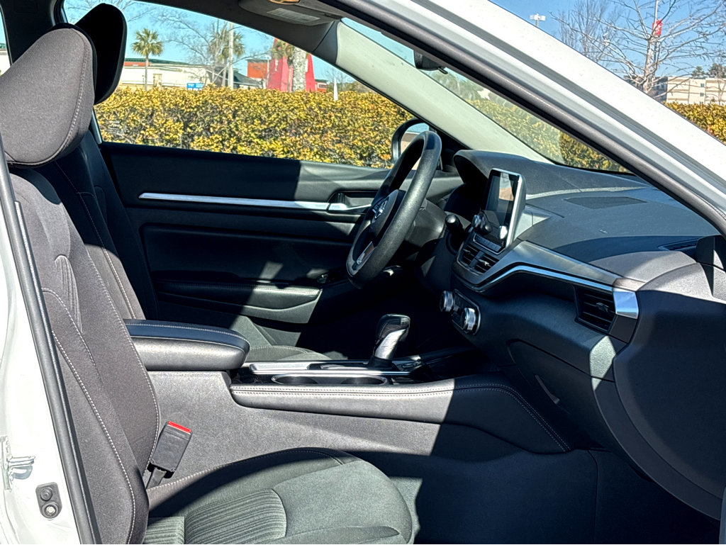 Used 2023 Nissan Altima 2.5 SV FWD image 9