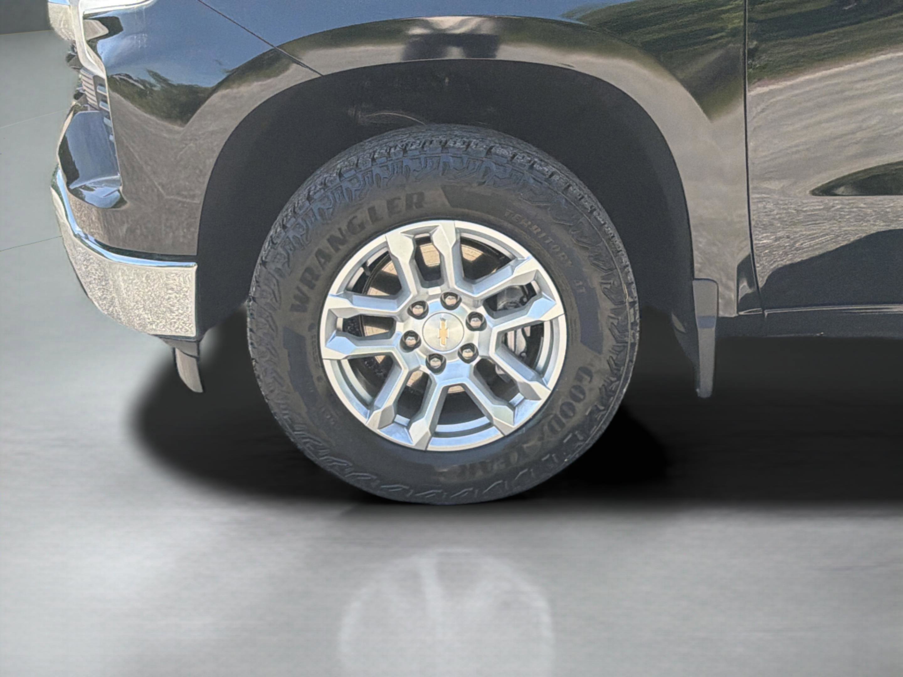 Used 2023 Chevrolet Silverado 1500 LT AWD/4WD image 40