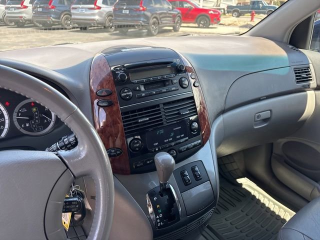 Used 2004 Toyota Sienna XLE FWD image 16