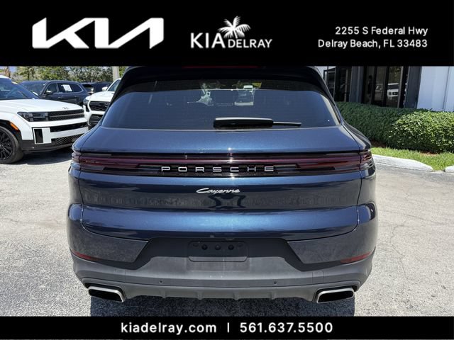 Used 2025 Porsche Cayenne AWD/4WD image 4