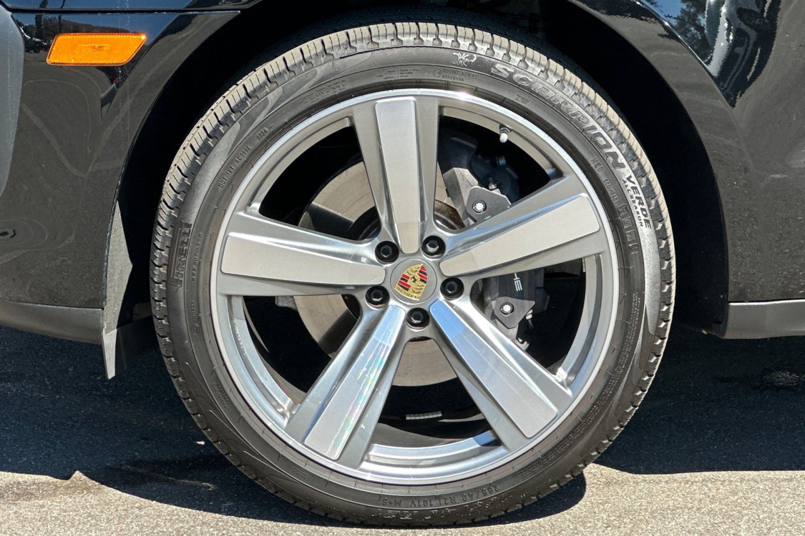 Certified 2024 Porsche Macan AWD/4WD image 27