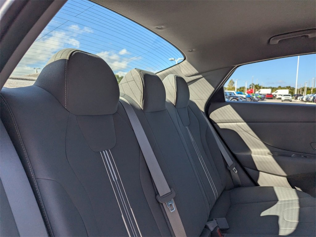 Used 2021 Hyundai Elantra SEL w/ Convenience Package image 14