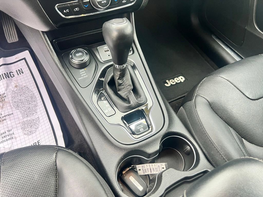 Used 2019 Jeep Cherokee Limited image 15