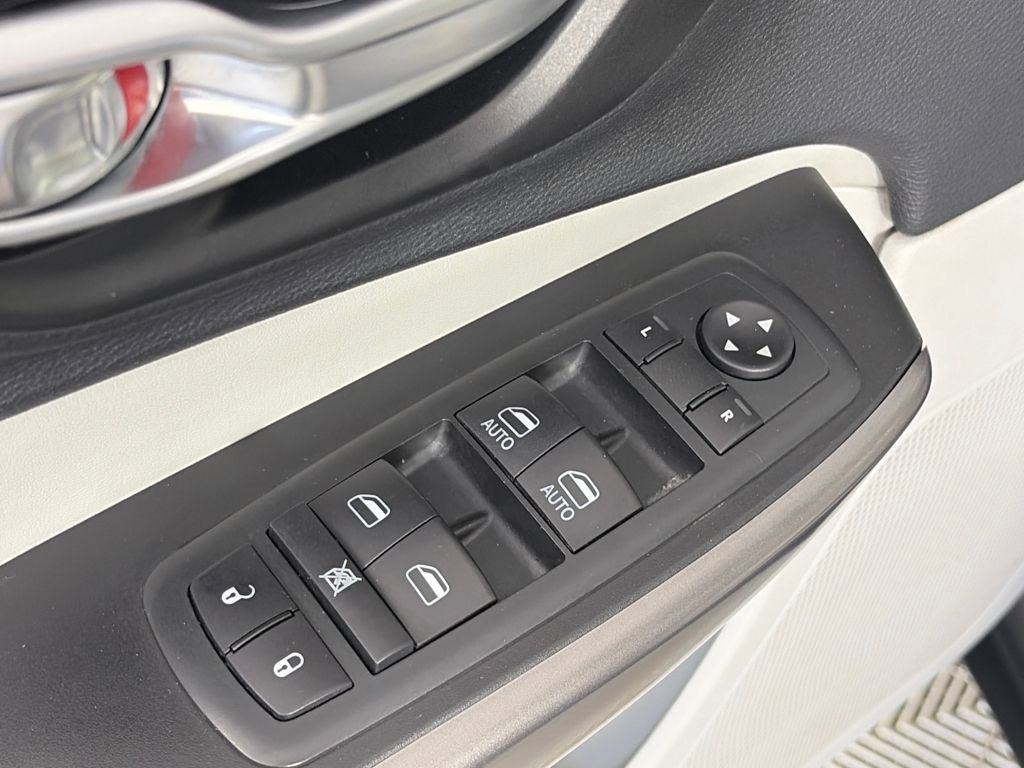 Used 2021 Jeep Cherokee Latitude Lux w/ Comfort/Convenience Group image 26