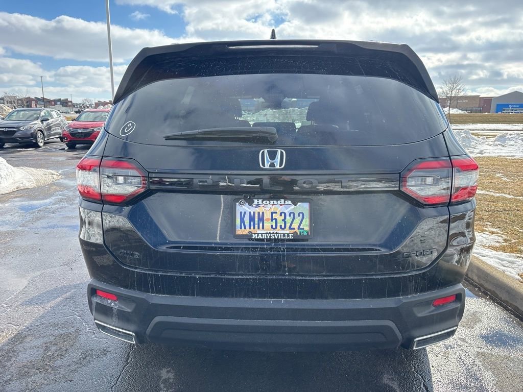 Used 2025 Honda Pilot Sport image 9