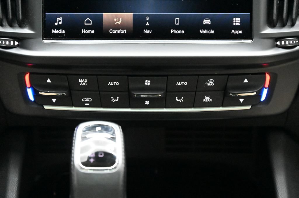 Used 2021 Maserati Levante AWD/4WD image 38