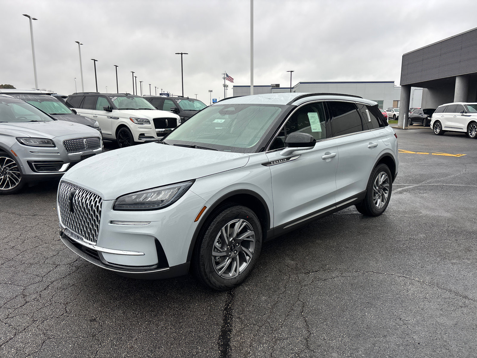 New 2026 Lincoln Corsair Premiere image 3