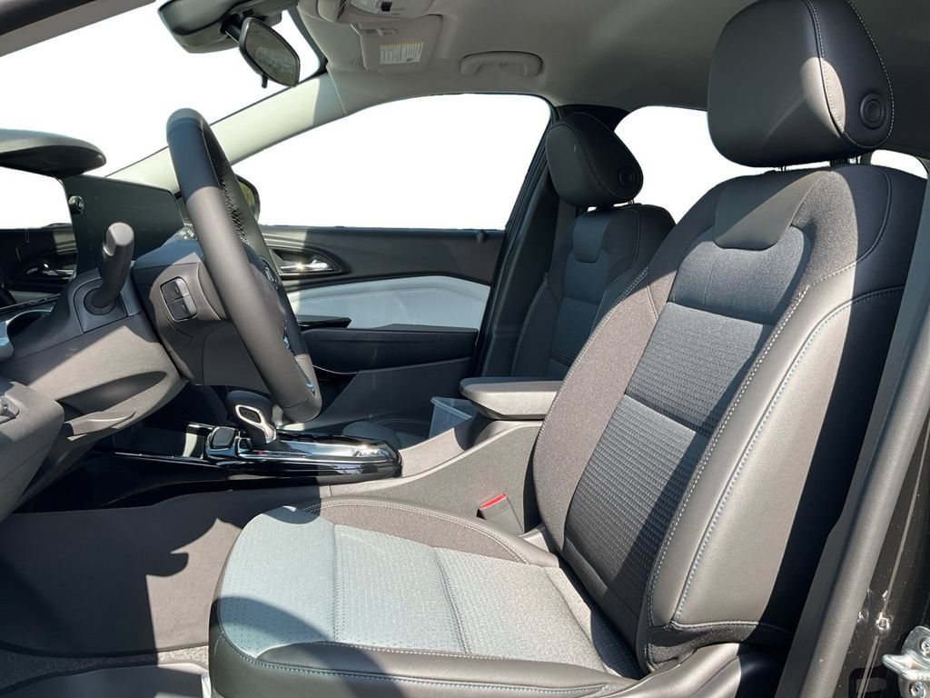 New 2026 Chevrolet Trax LT w/ Driver Confidence Package FWD image 23