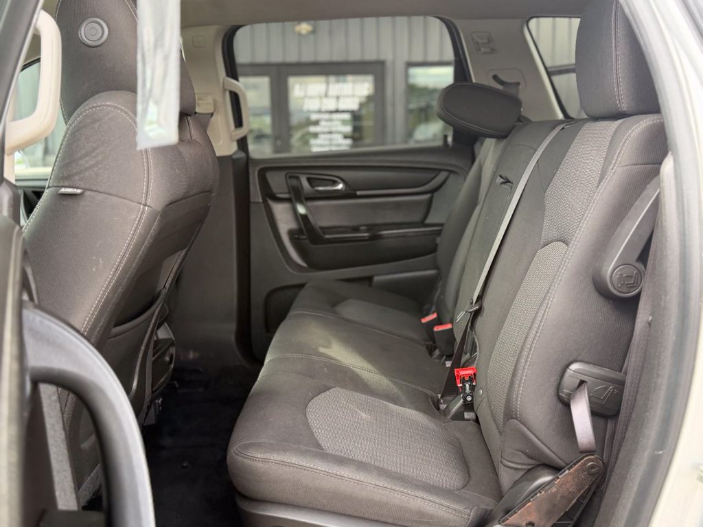 Used 2015 Chevrolet Traverse LT w/ Style and Technology Package FWD image 14
