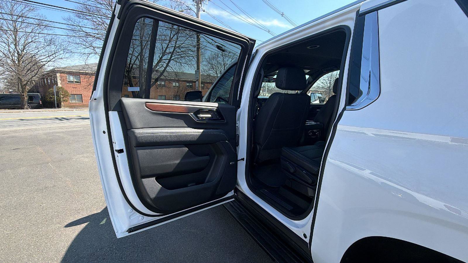 Used 2025 GMC Yukon XL Denali image 30