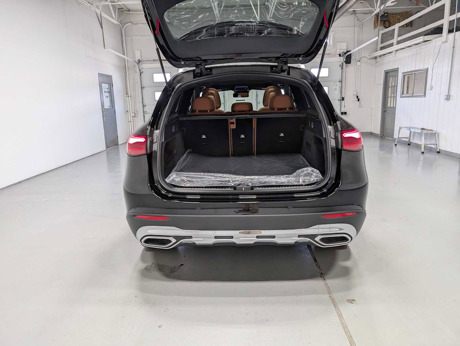 Certified 2025 Mercedes-Benz GLC 300 4MATIC image 36