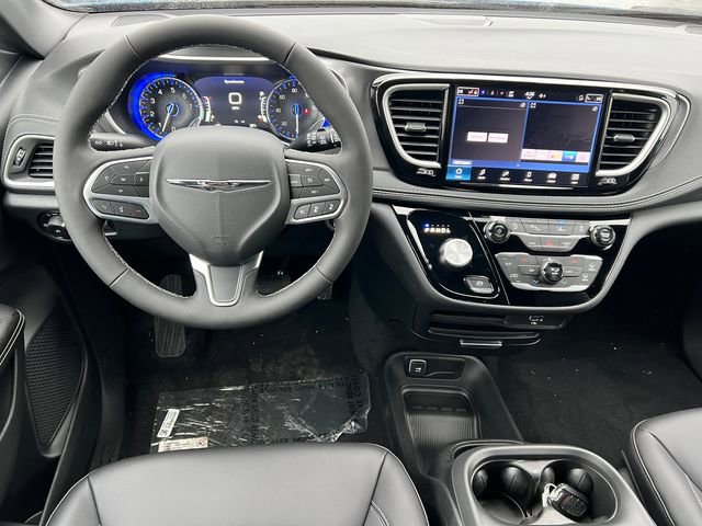 New 2026 Chrysler Pacifica Select AWD/4WD image 3