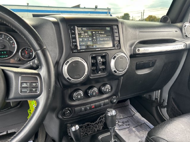 Used 2014 Jeep Wrangler Unlimited Sahara w/ Max Tow Package AWD/4WD image 17