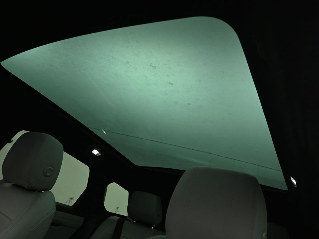 Used 2020 Land Rover Range Rover Evoque SE image 11