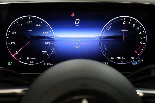 Used 2025 Mercedes-Benz GLC 350e 4MATIC w/ AMG Line image 22