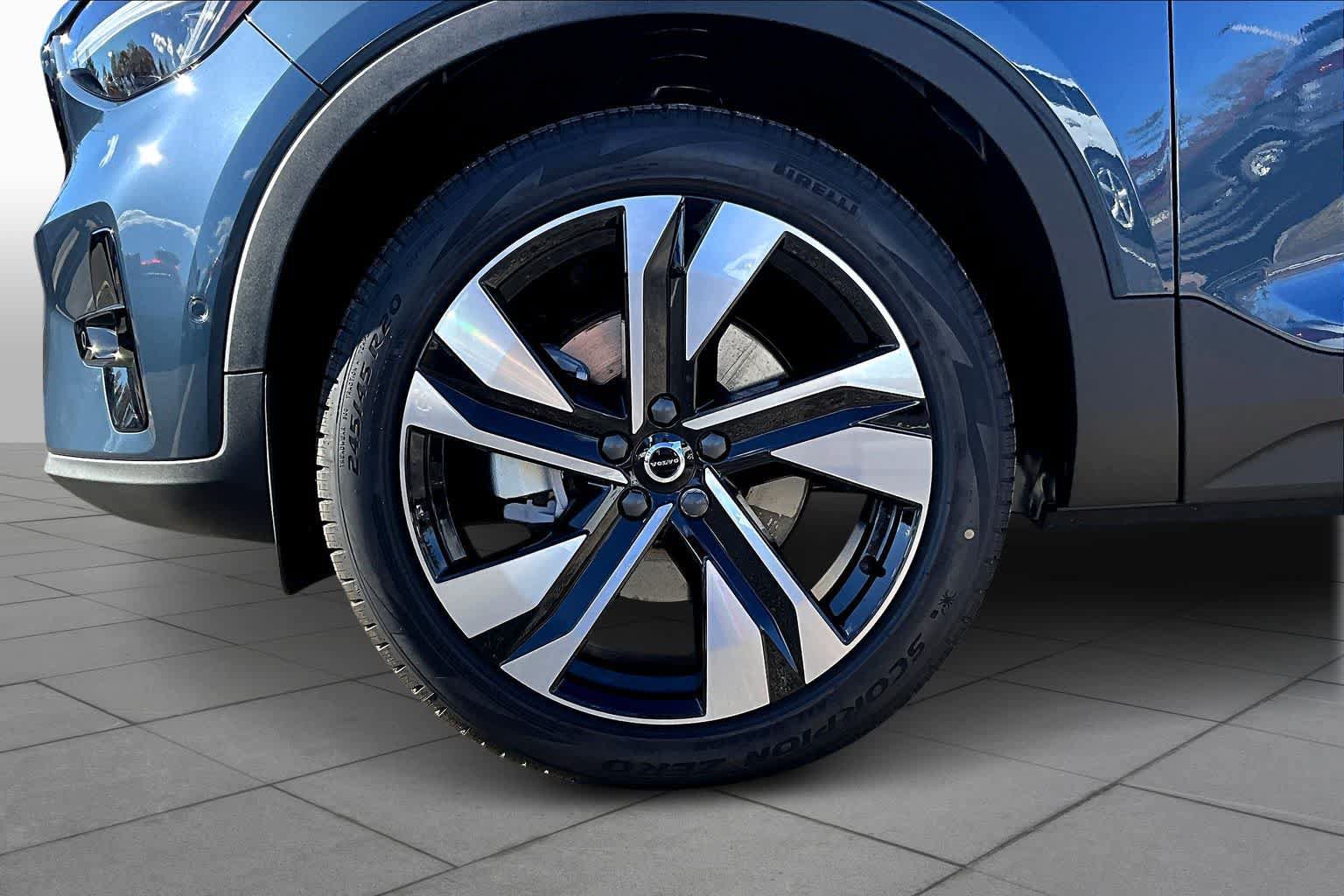 New 2026 Volvo XC40 B5 Ultra w/ Protection Package Premier AWD/4WD image 16