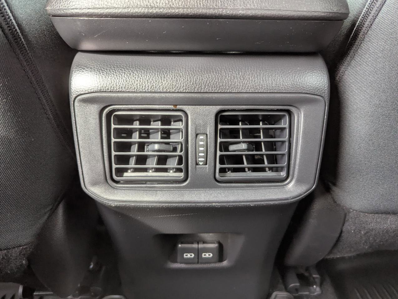 Used 2024 Toyota RAV4 XLE AWD/4WD image 38
