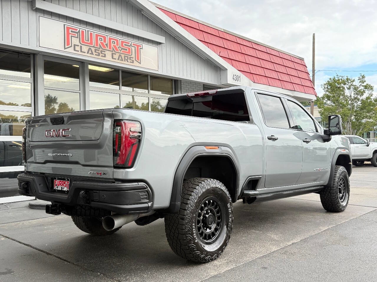 Used 2024 GMC Sierra 2500 AT4X w/ AT4X AEV Edition image 3