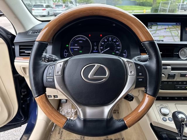 Used 2015 Lexus ES 300h w/ Navigation System Package FWD image 27