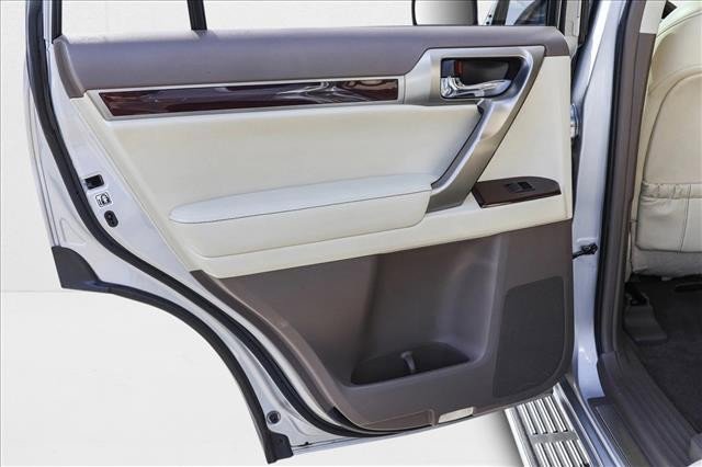 Used 2016 Lexus GX 460 image 25