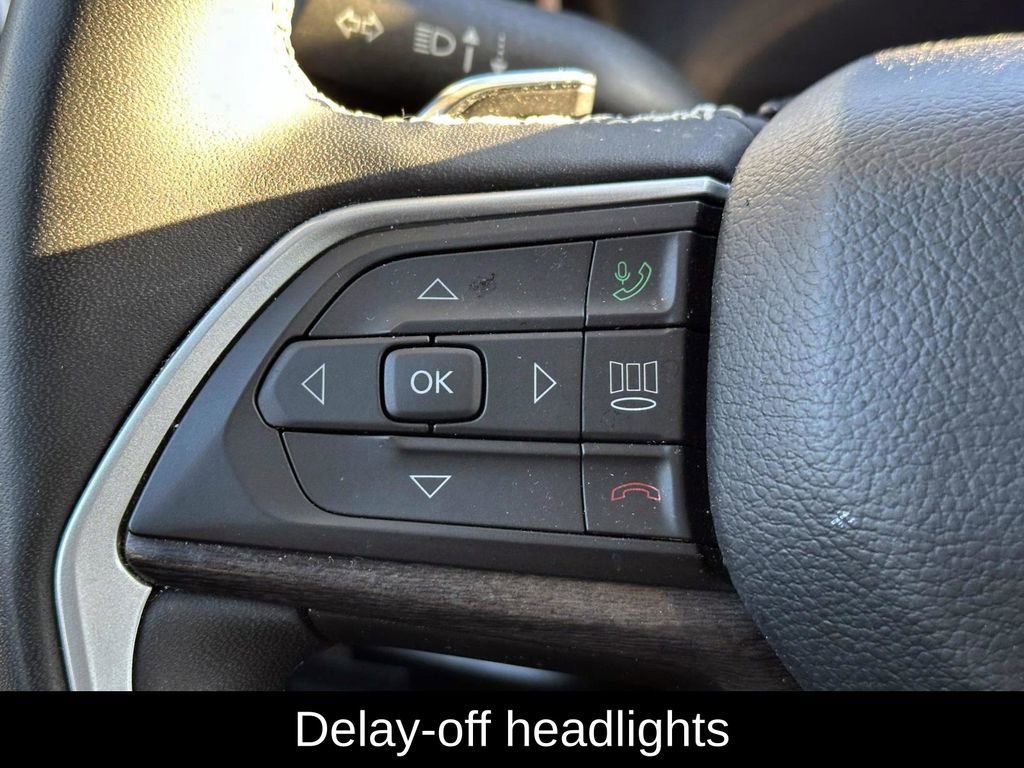 Used 2023 Jeep Grand Cherokee L Limited image 23