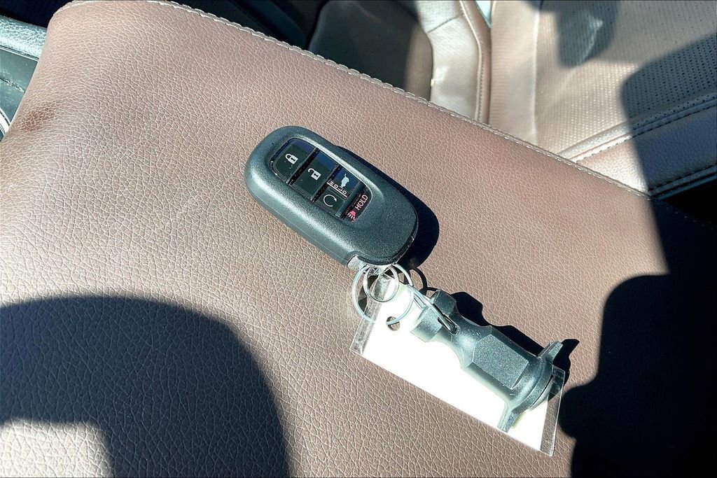 Used 2024 Honda Pilot Elite image 12