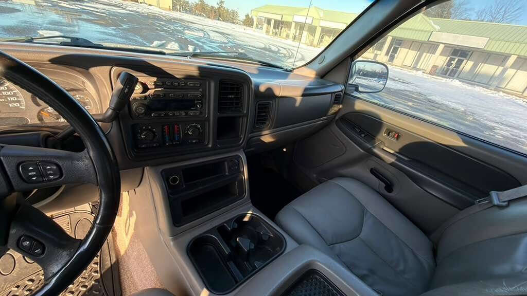 Used 2003 Chevrolet Tahoe LS image 12