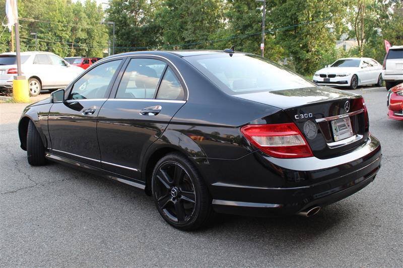 Used 2011 Mercedes-Benz C 300 4MATIC Sedan image 3