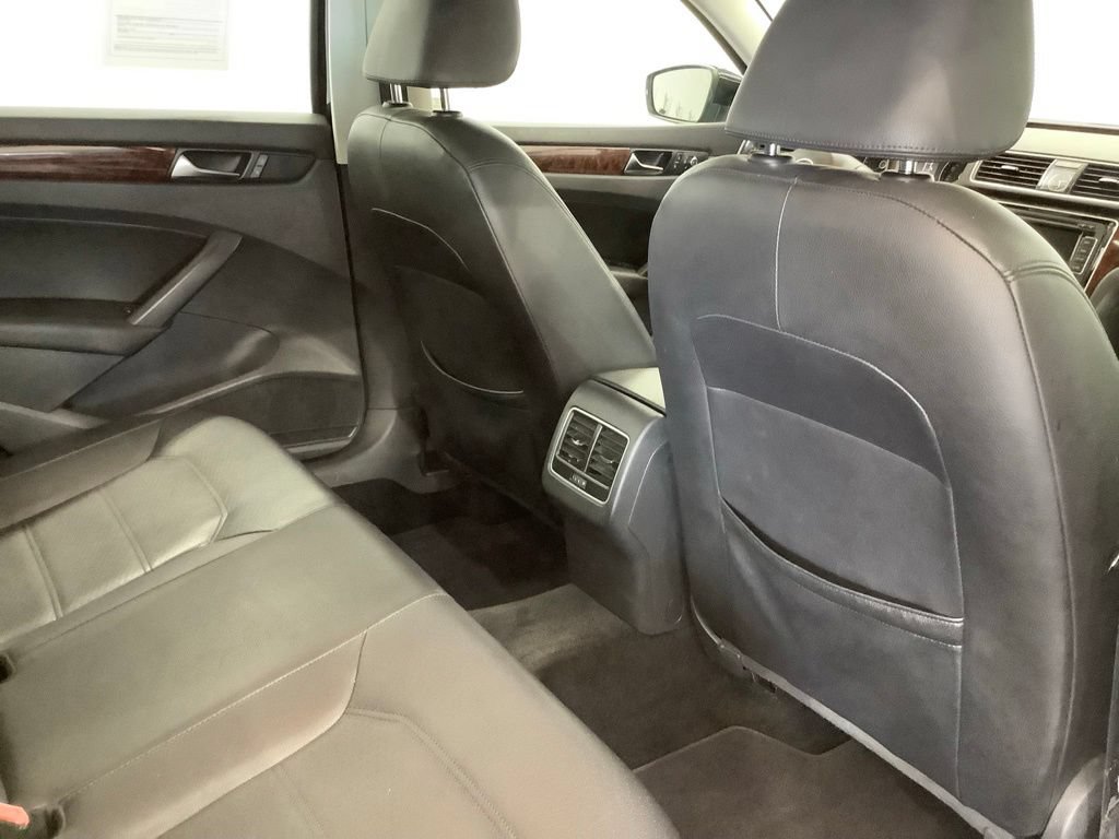 Used 2013 Volkswagen Passat TDI SEL Premium FWD image 33