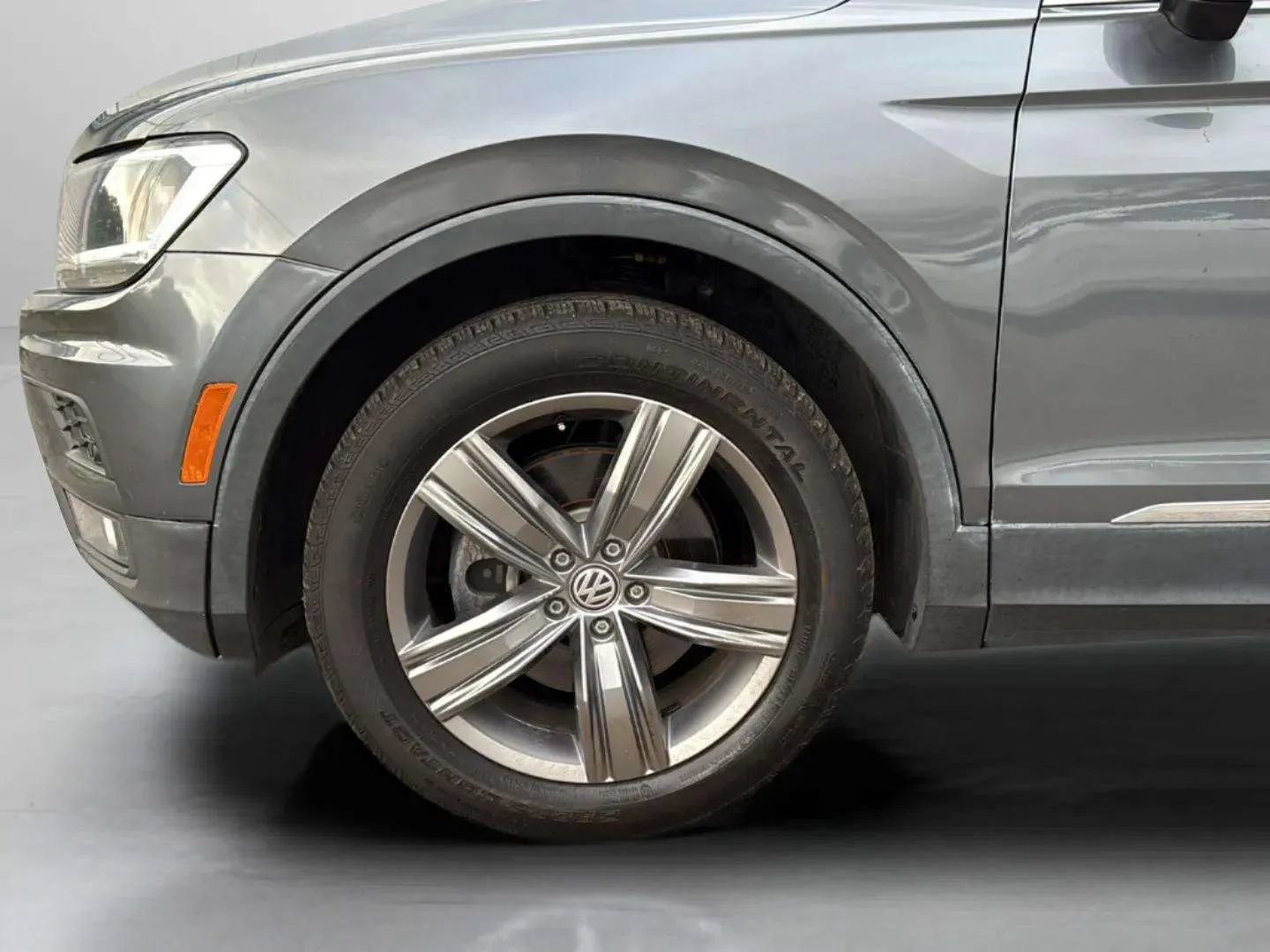 Used 2021 Volkswagen Tiguan SEL FWD image 32