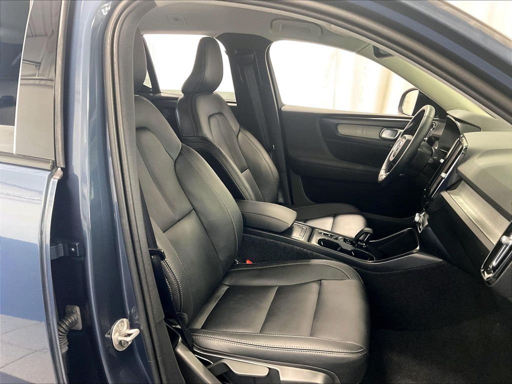 Used 2026 Volvo XC40 B5 Core AWD/4WD image 11
