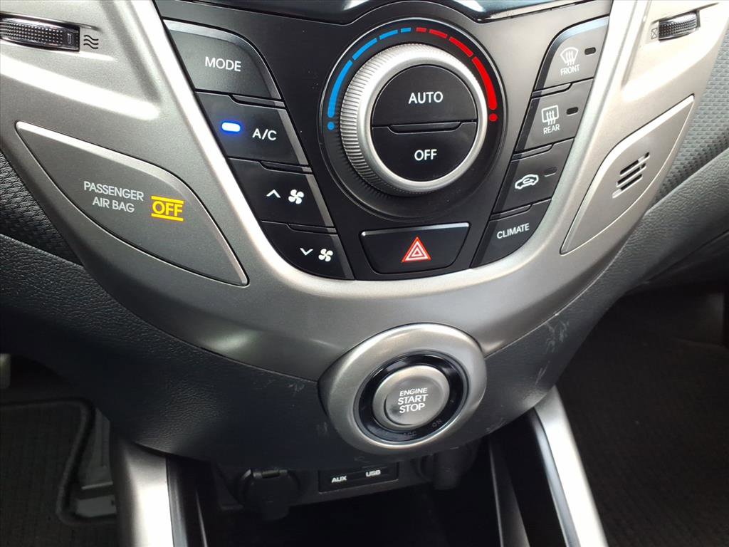 Used 2017 Hyundai Veloster Value Edition image 24