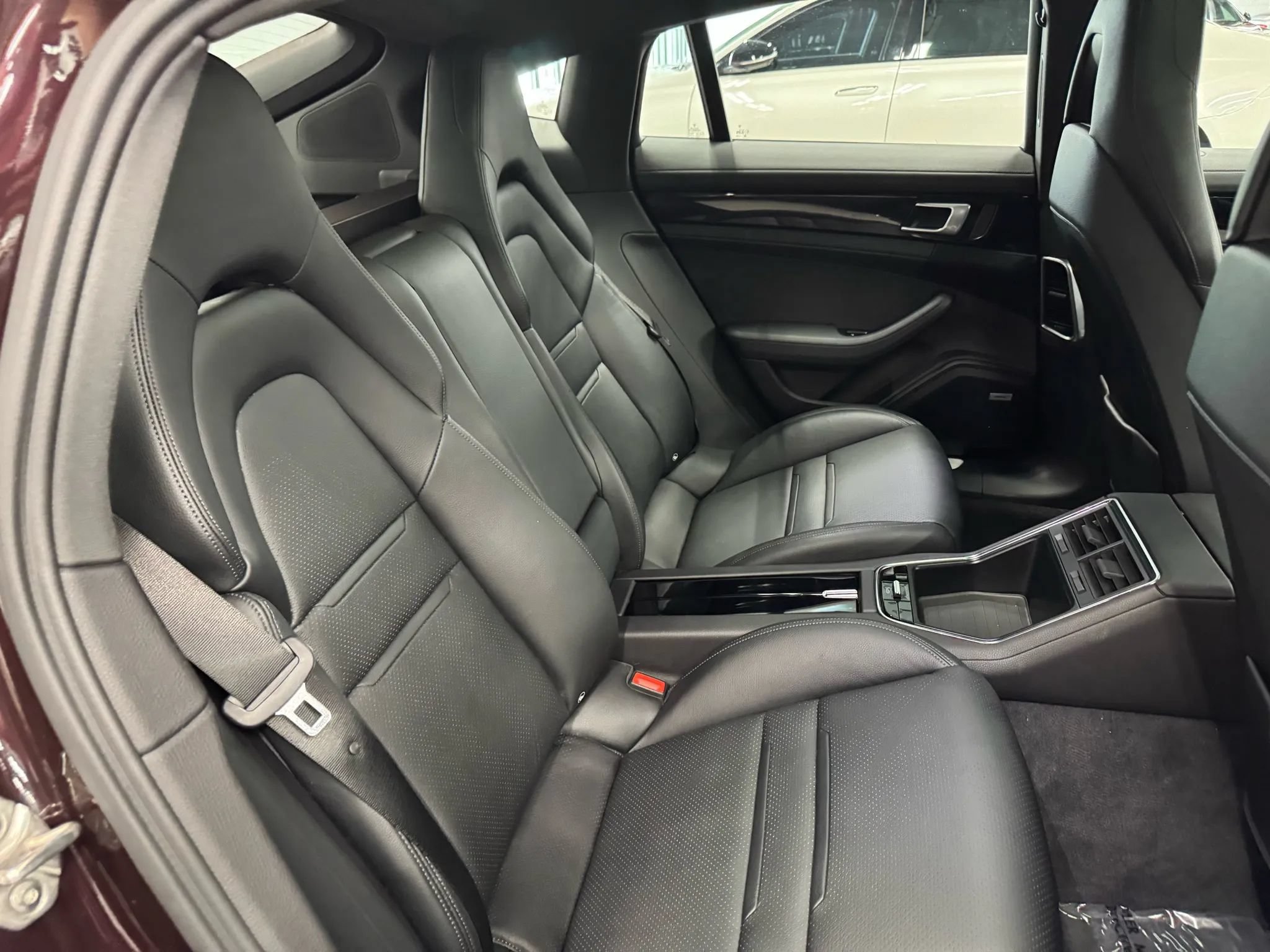 Used 2022 Porsche Panamera 4 AWD/4WD image 34