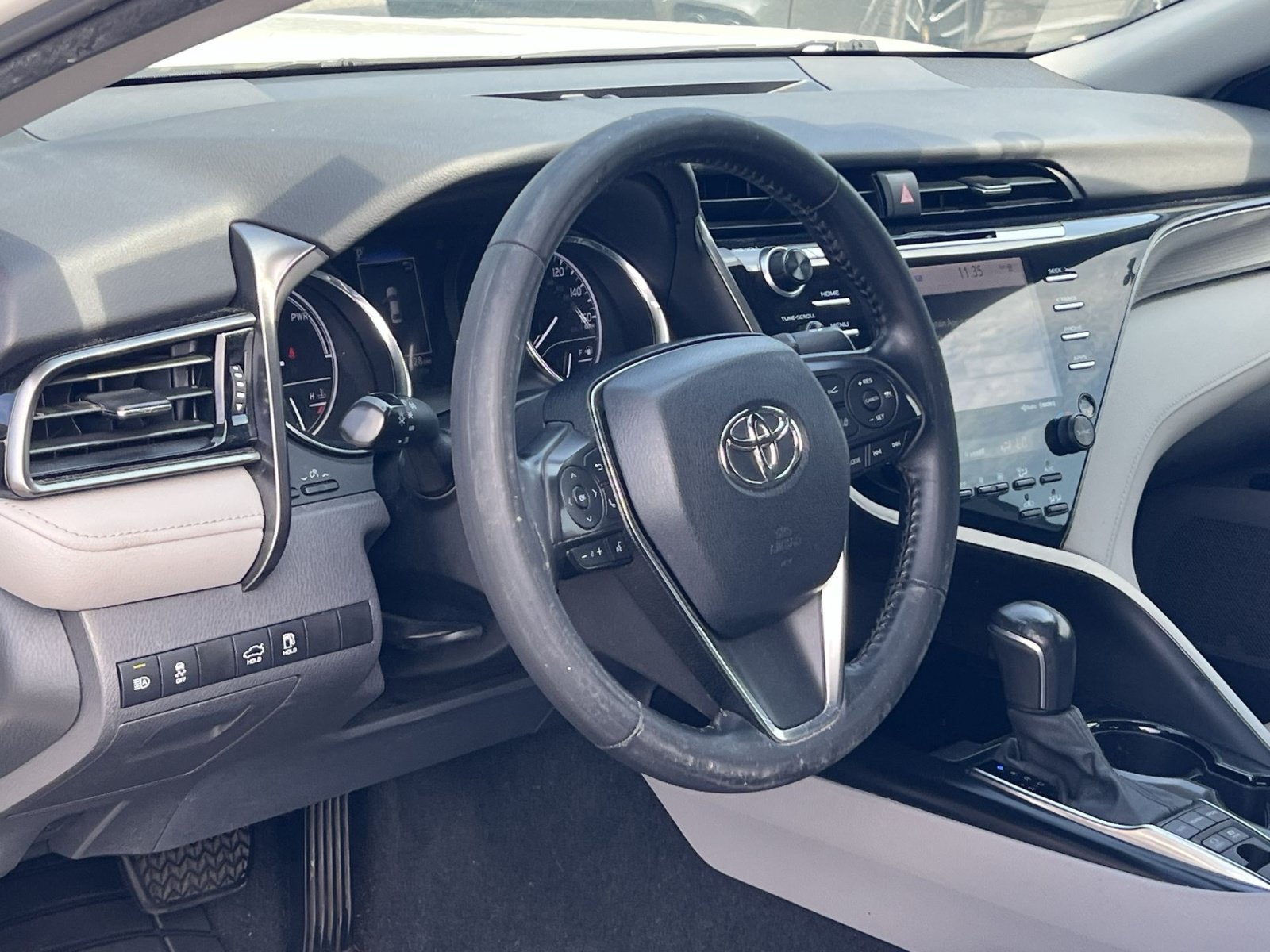 Used 2020 Toyota Camry SE w/ Sunroof Package FWD image 15