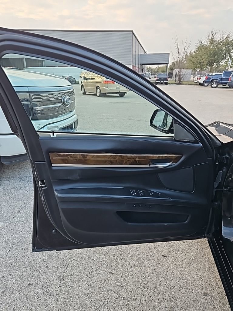 Used 2015 BMW 750i RWD image 10