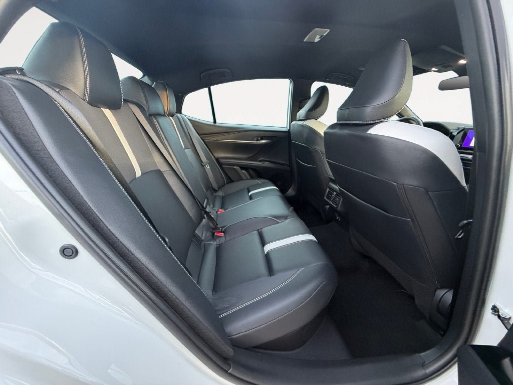 Used 2026 Toyota Camry SE FWD image 23