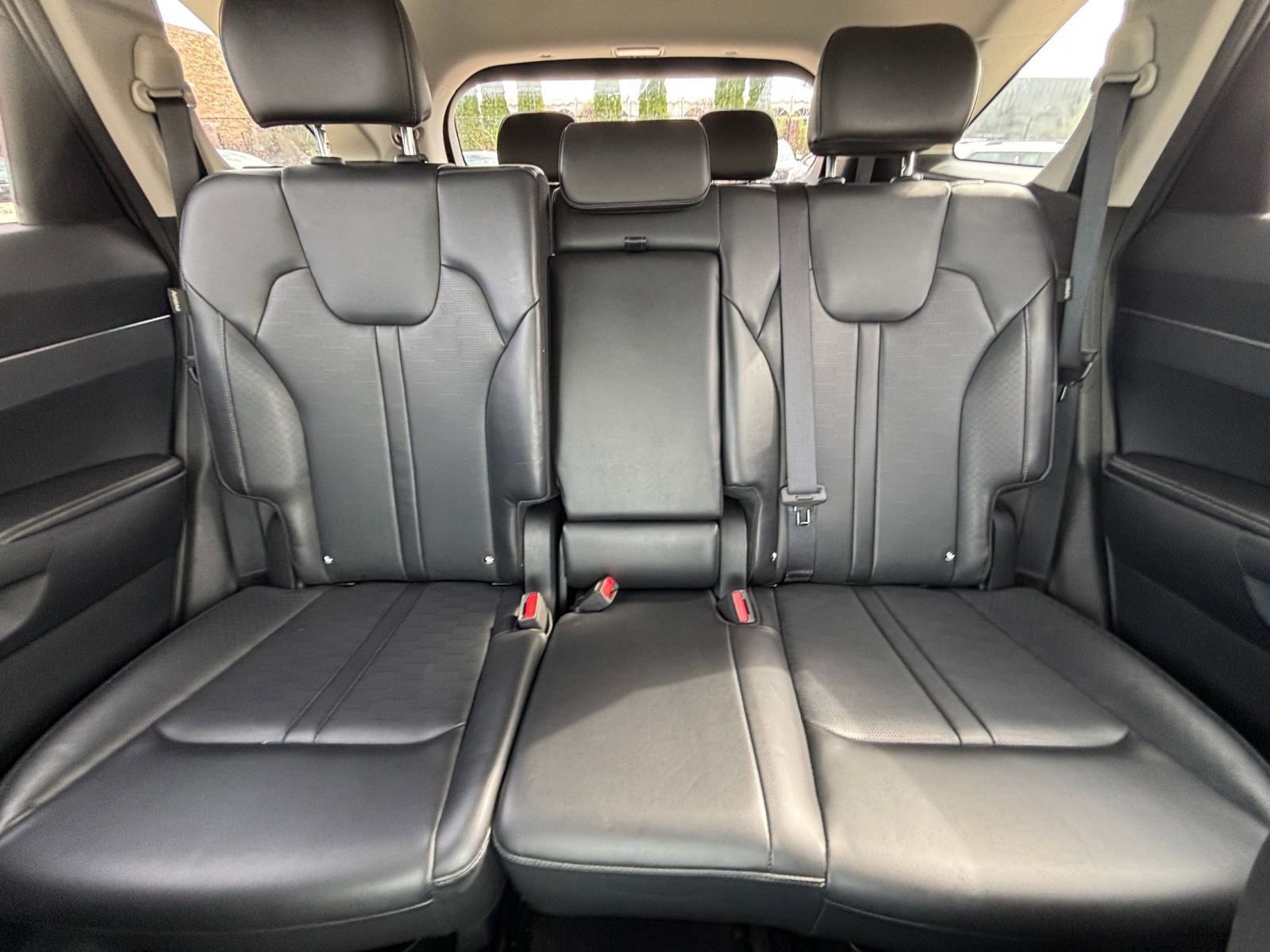Used 2024 Kia Sorento S image 41