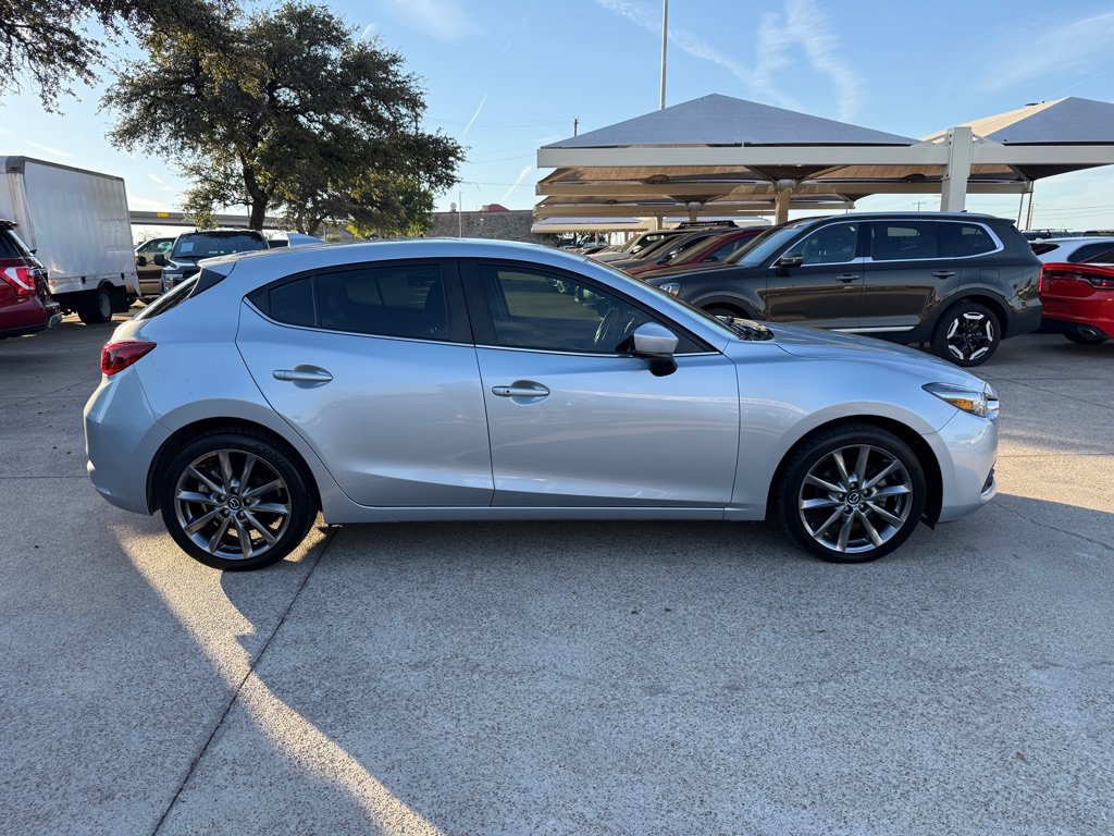 Used 2018 MAZDA MAZDA3 Grand Touring w/ Premium Equipment Package FWD image 8