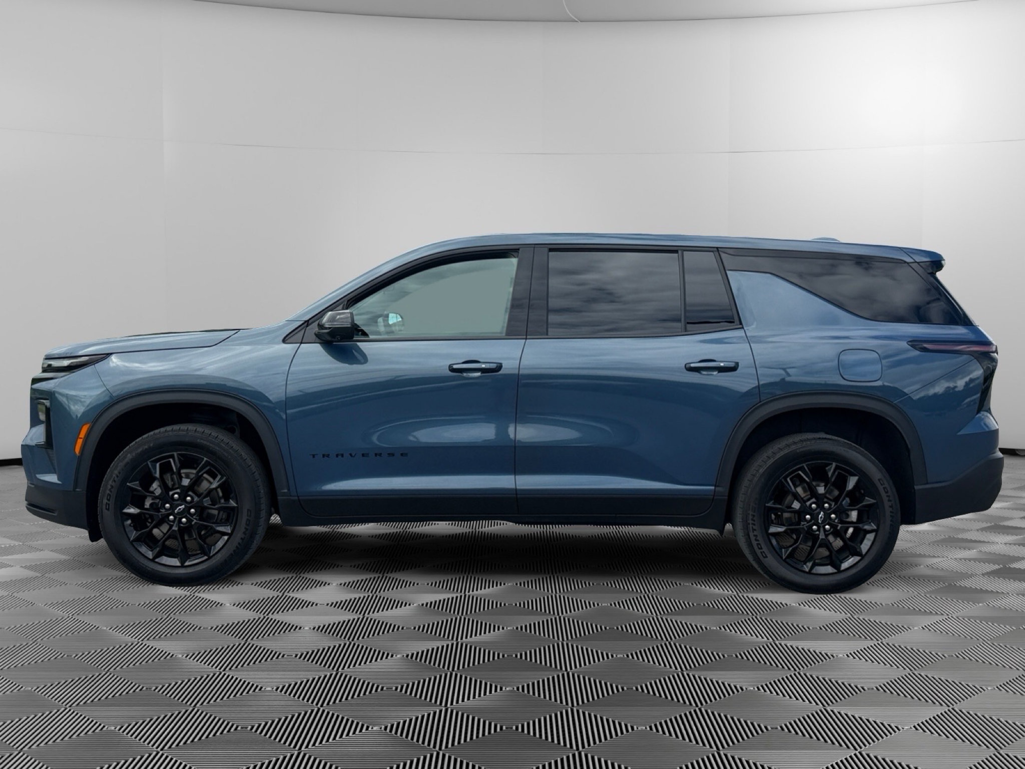Used 2024 Chevrolet Traverse LS w/ Midnight/Sport Edition AWD/4WD image 5