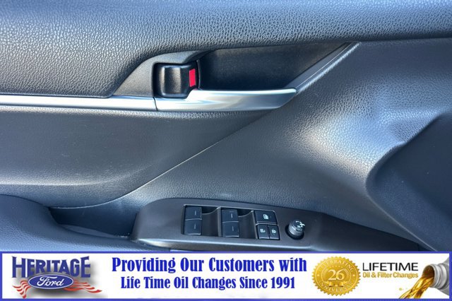 Used 2022 Toyota Camry SE w/ Carpet Mat Package (TMS) FWD image 11