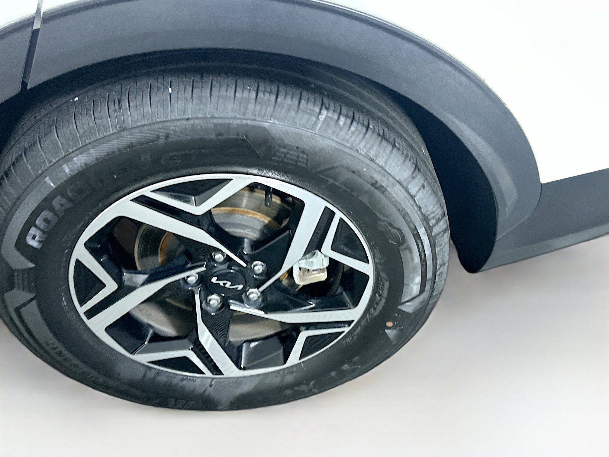 Used 2024 Kia Sportage LX image 11