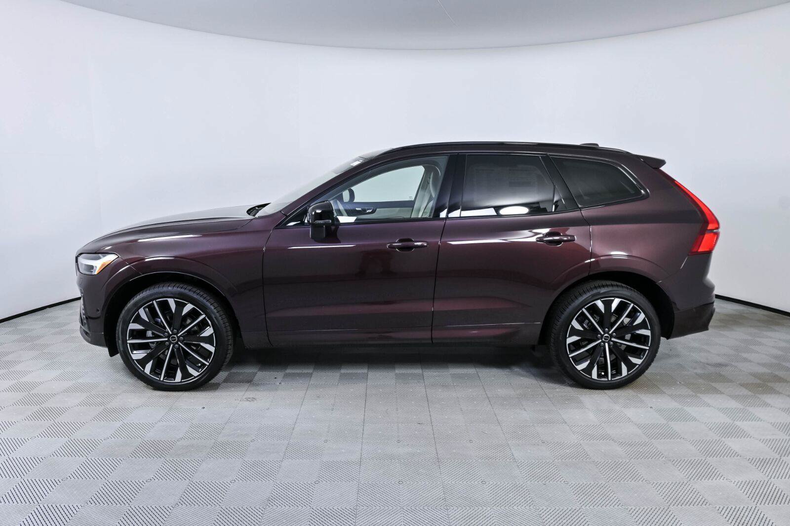 New 2027 Volvo XC60 B5 Ultra AWD/4WD image 2
