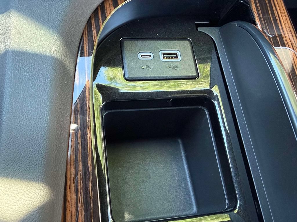 Used 2024 Cadillac Escalade Luxury AWD/4WD image 26