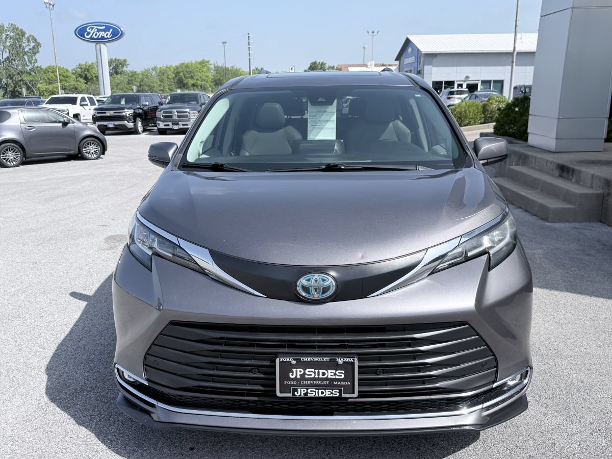 Used 2021 Toyota Sienna XLE w/ XLE Plus Package FWD image 7