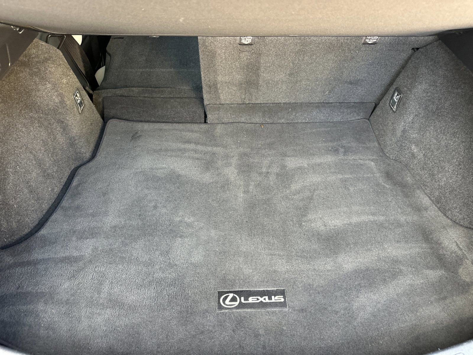 Used 2019 Lexus UX 200 w/ Premium Package image 17