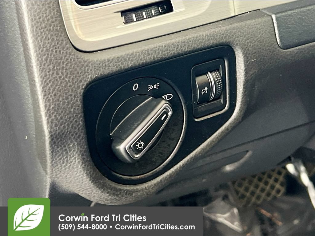Used 2015 Volkswagen Golf S FWD image 19