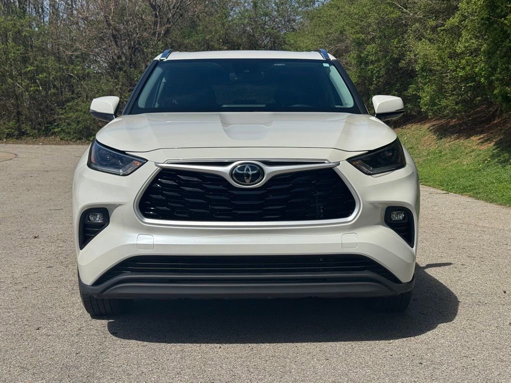 Used 2021 Toyota Highlander XLE image 3
