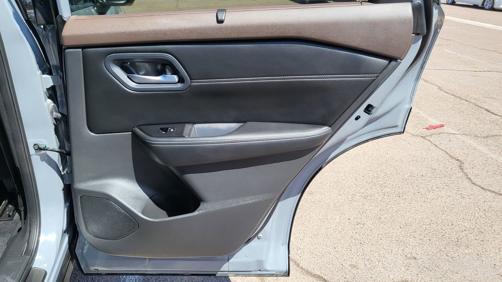 Used 2022 Nissan Rogue SL w/ SL Premium Package image 19