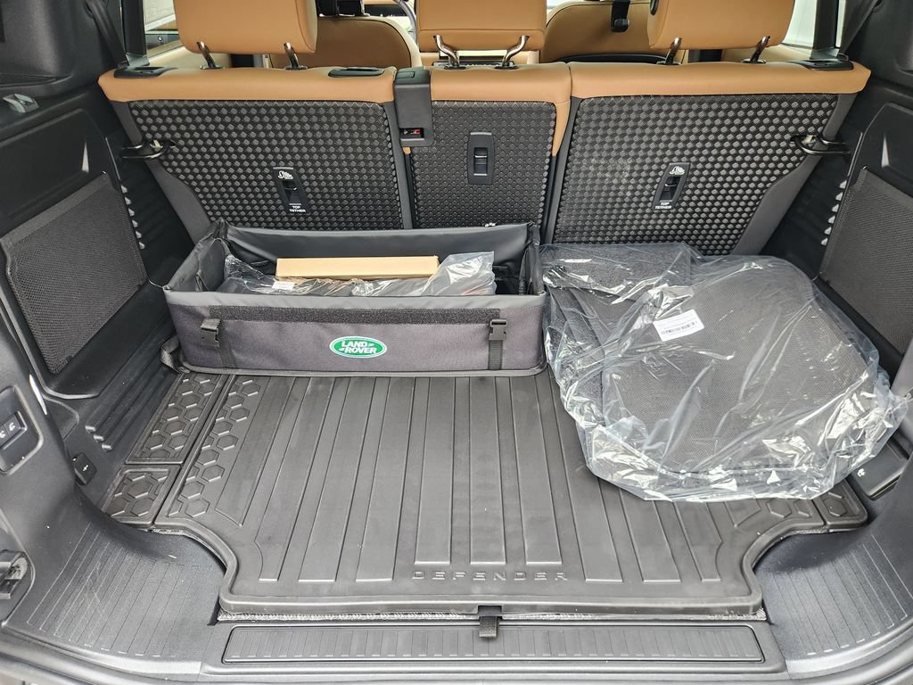 New 2026 Land Rover Defender 110 X-Dynamic SE AWD/4WD image 14